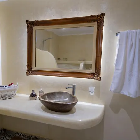 Halari Junior Vourvoulos