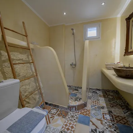 Halari Junior Vourvoulos