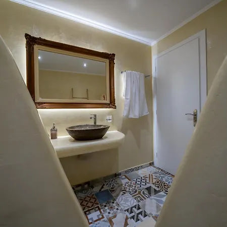 Halari Junior Vourvoúlos